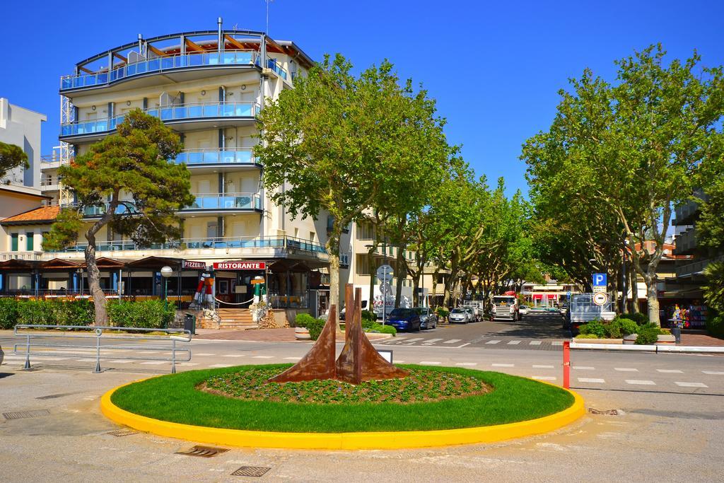Sunbeach Apartments Lignano Sabbiadoro Exterior foto