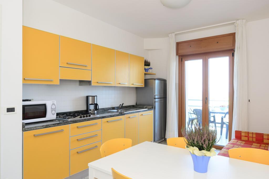 Sunbeach Apartments Lignano Sabbiadoro Exterior foto