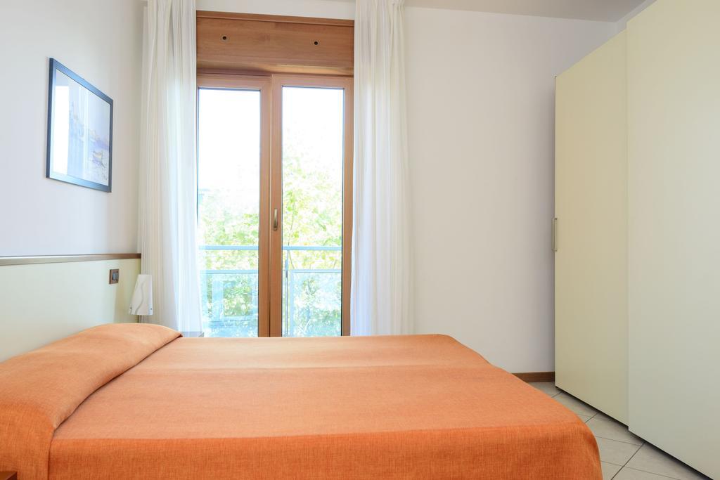 Sunbeach Apartments Lignano Sabbiadoro Exterior foto